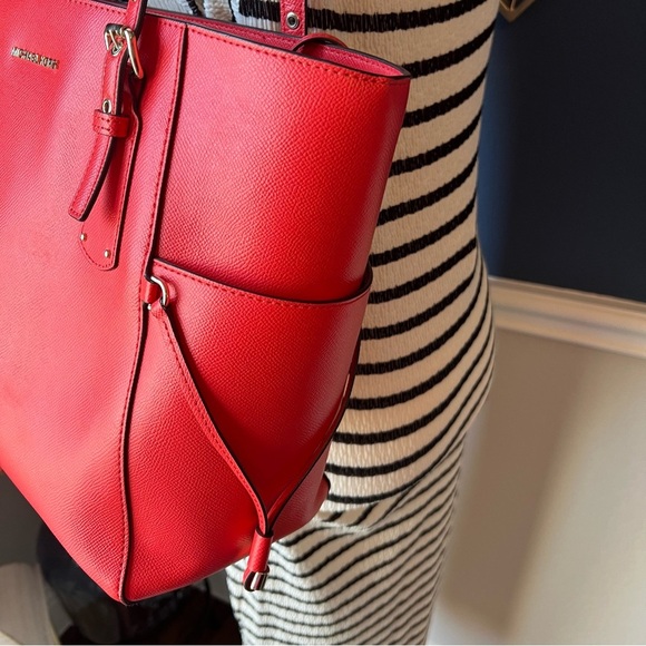 Michael Kors Voyager Large Saffiano Leather Tote - Picture 7 of 14